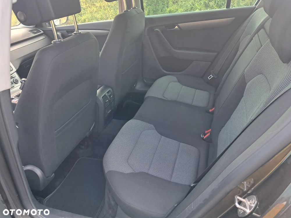 Volkswagen Passat 2.0 TDI Highline - 16