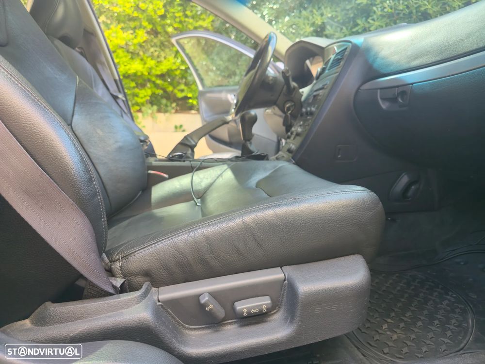 Volvo V70 2.4 D5 - 18