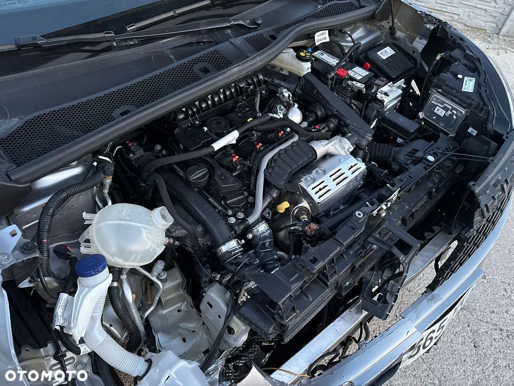 Peugeot 2008 Hybrid 136 e-DSC GT - 26