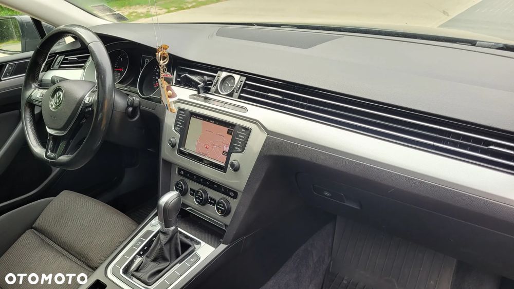 Volkswagen Passat - 15