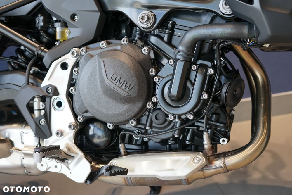 BMW F - 21
