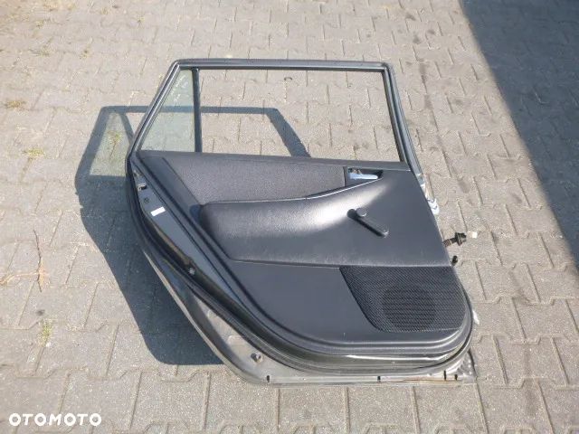 DRZWI LEWY TYŁ LEWE TYLNE KOMPLETNE TOYOTA COROLLA E12 KOMBI KOLOR 1C3 - 16