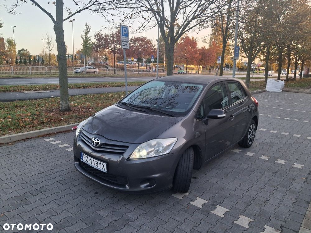 Toyota Auris - 1