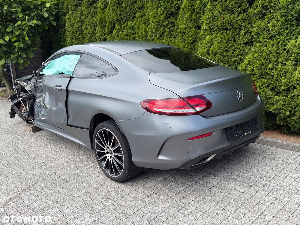 Mercedes-Benz Klasa C 200 4Matic 9G-TRONIC AMG Line - 5