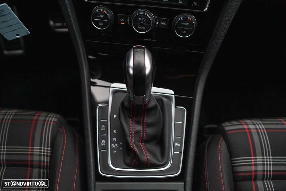 VW Golf 2.0 TSI GTI DSG Performance - 40