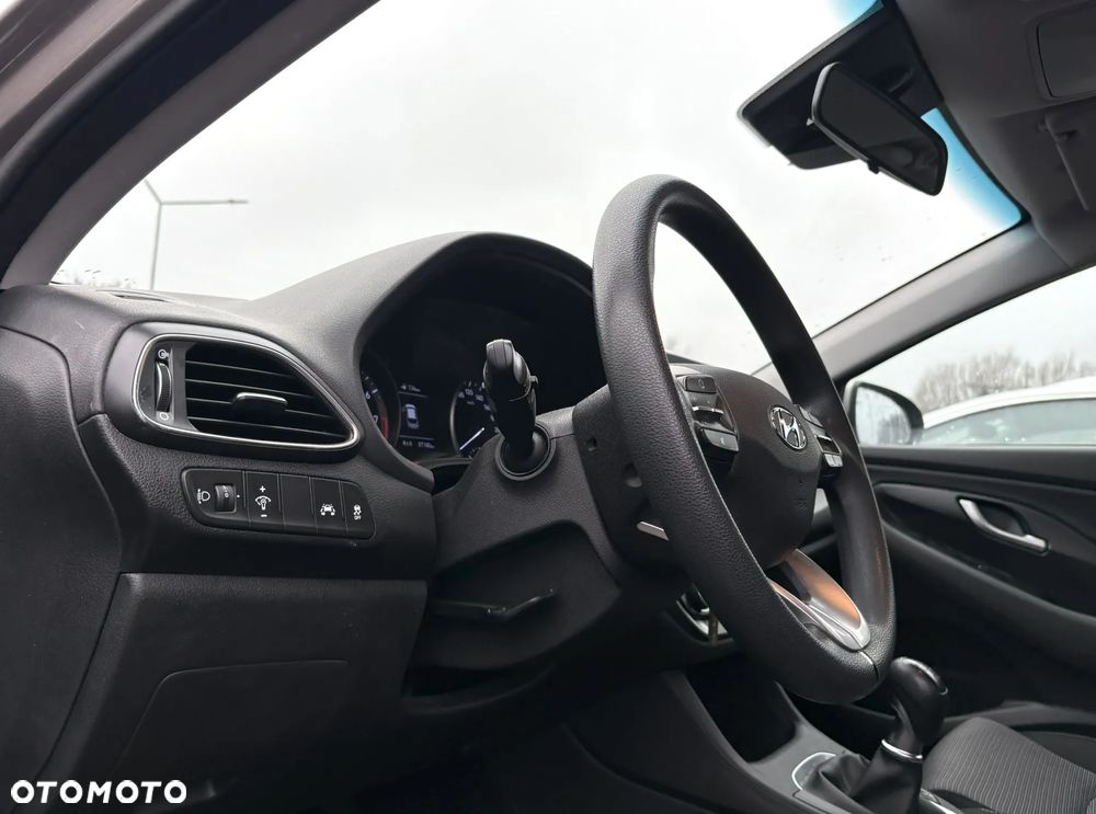 Hyundai i30 1.4 Classic + - 10