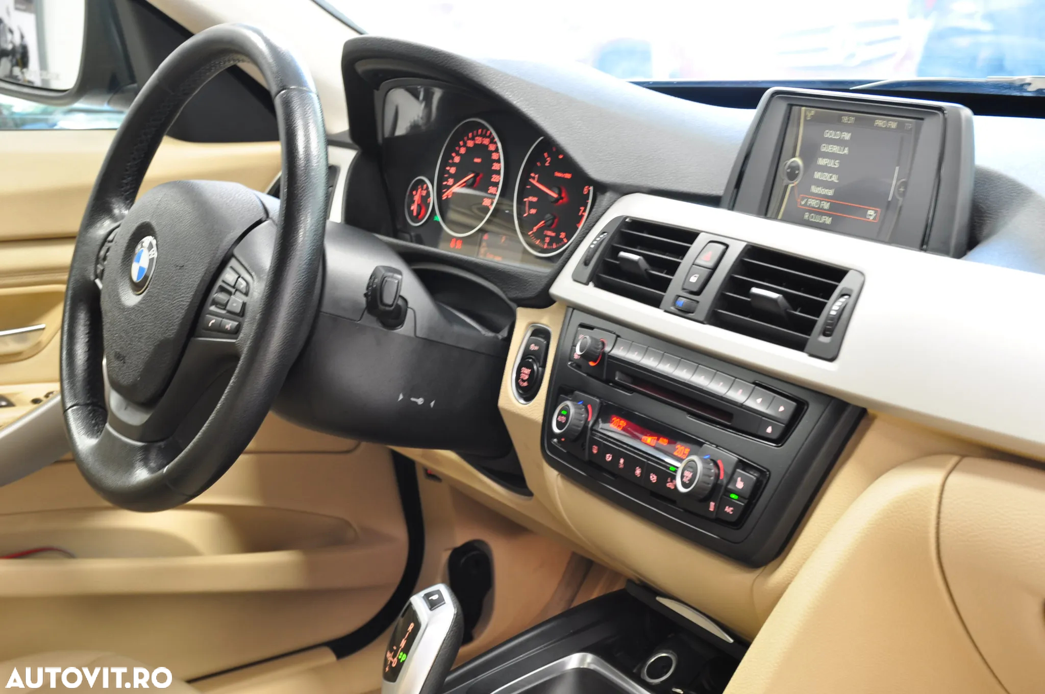 BMW Seria 3 328i xDrive Aut. Luxury Line - 14