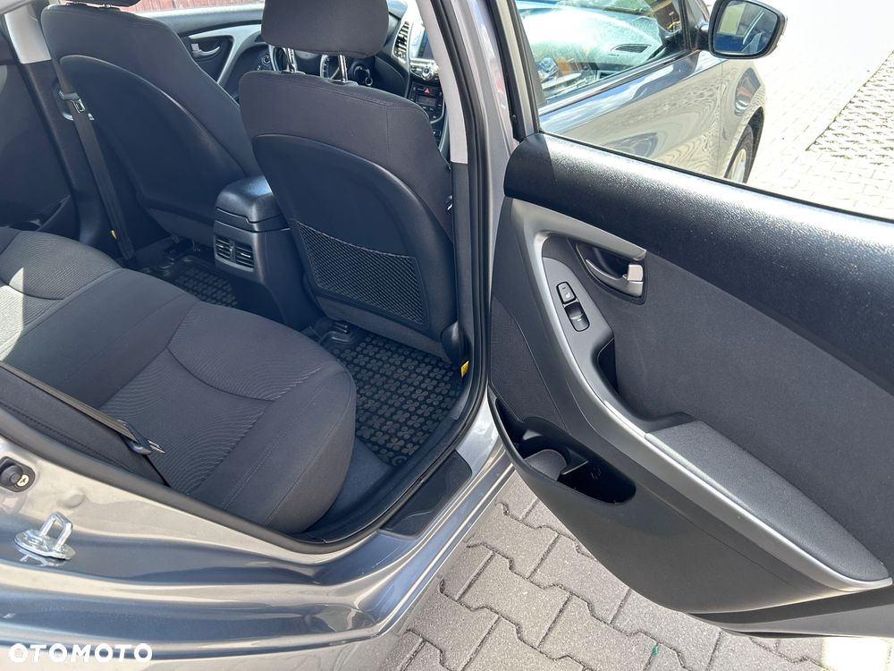 Hyundai Elantra 1.6 Style - 14