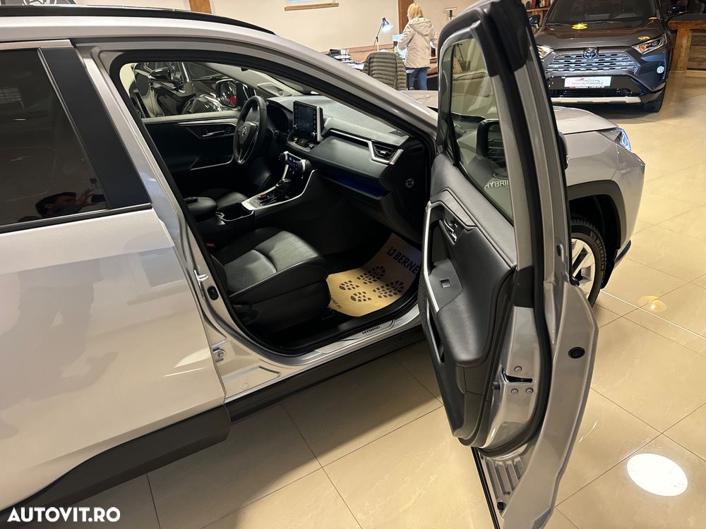 Toyota RAV4 2.5 4x4 Hybrid Team Deutschland - 9