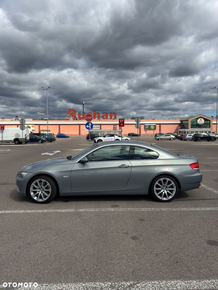 BMW Seria 3 325i - 3