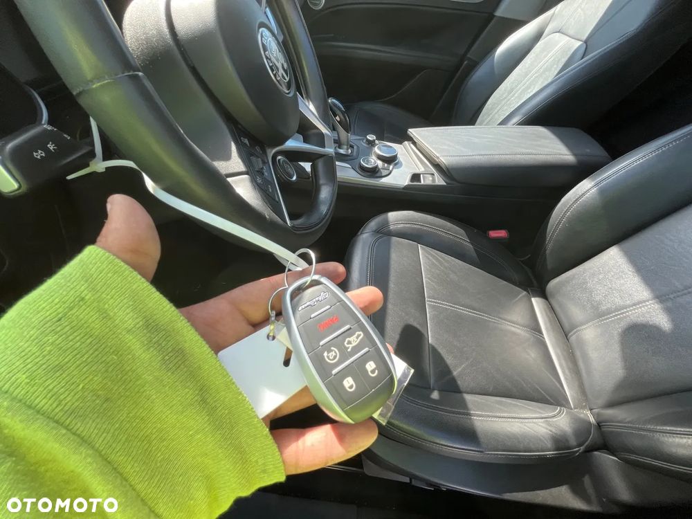 Alfa Romeo Stelvio - 24