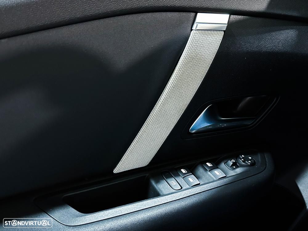 Citroën C4 PureTech 130 Stop&Start EAT8 SHINE - 33