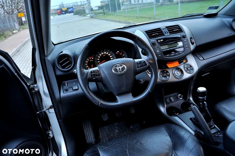 Toyota RAV4 - 18