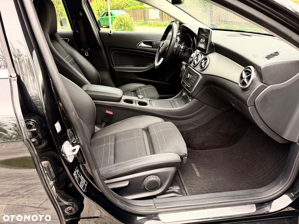 Mercedes-Benz GLA 200 7G-DCT Style - 12
