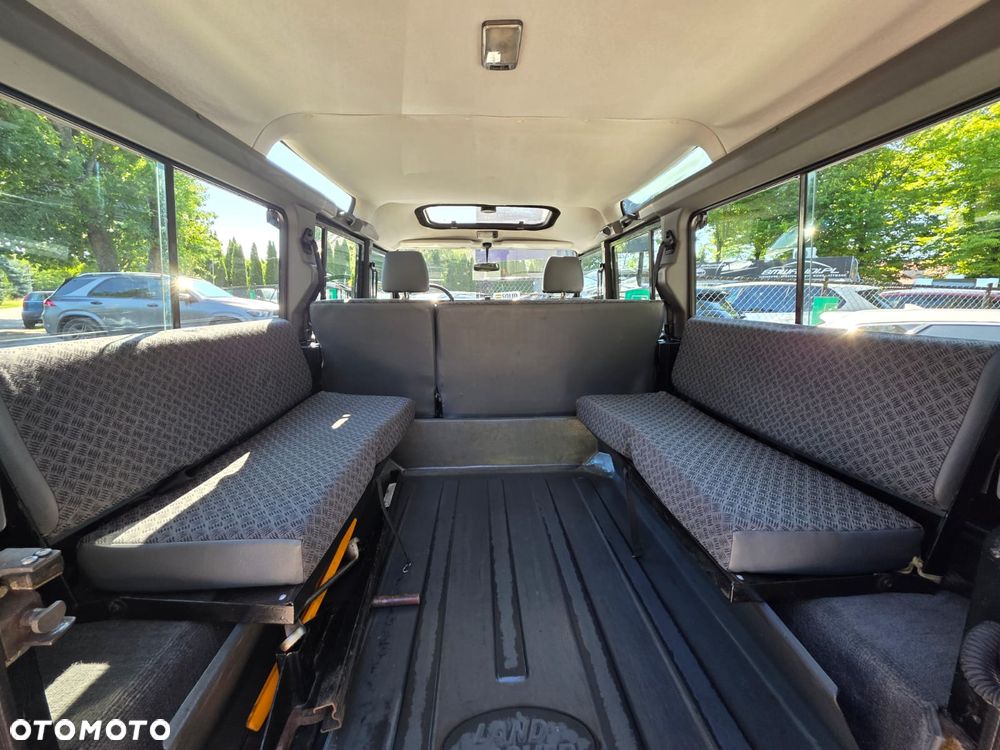 Land Rover Defender 110 SE - 25