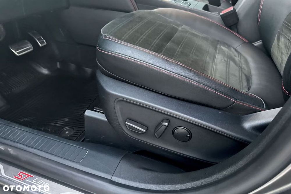 Ford Kuga 2.5 Duratec PHEV ST-LINE - 14