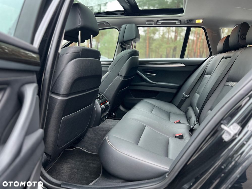 BMW Seria 5 525d Sport-Aut Luxury Line - 11