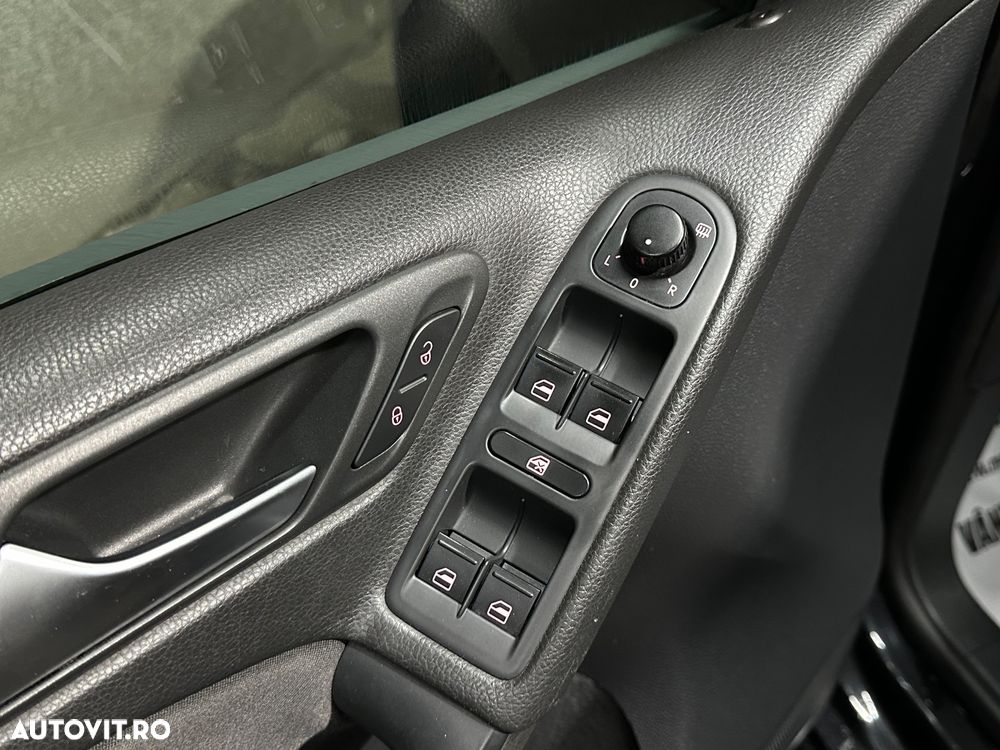 Volkswagen Golf 1.6 TDI DPF Style - 11