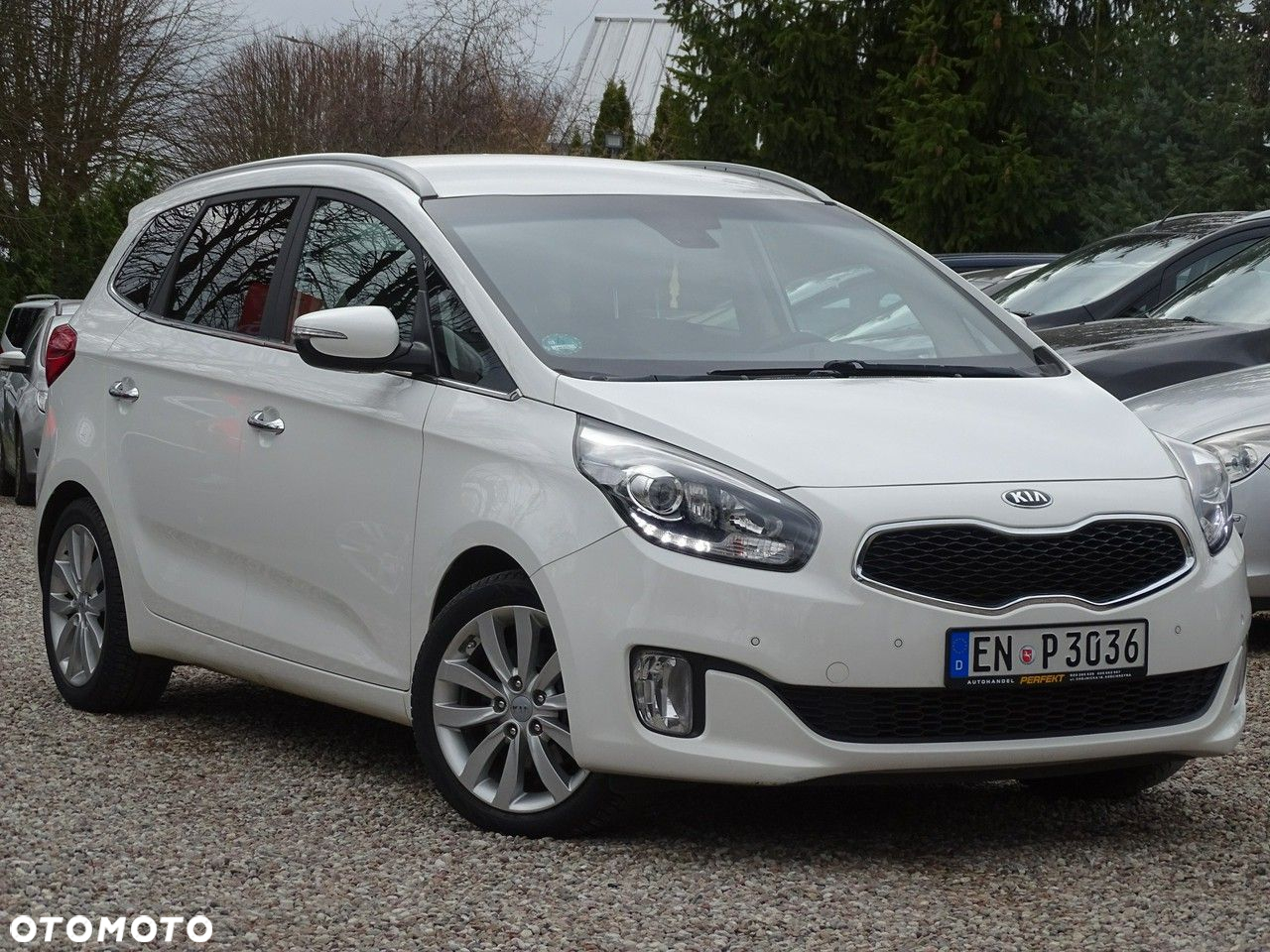 Kia Carens - 2