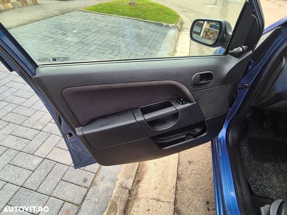 Ford Fiesta 1.3i Ambiente - 33