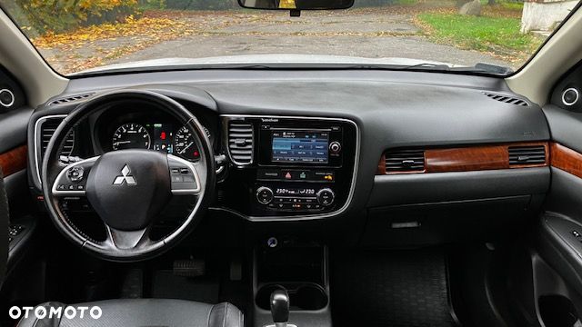 Mitsubishi Outlander 2.4 Instyle NAVI EU5 CVT - 6