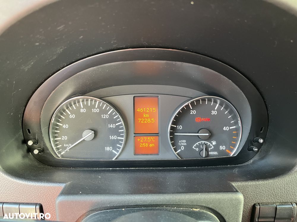 Mercedes-Benz Sprinter 318 CDI - 12