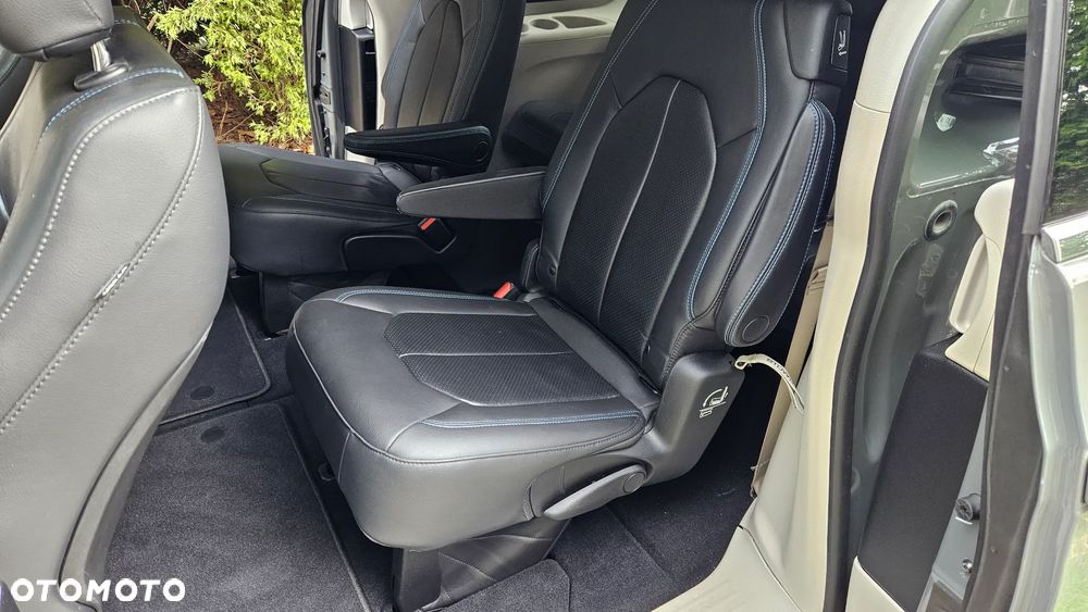 Chrysler Pacifica - 31