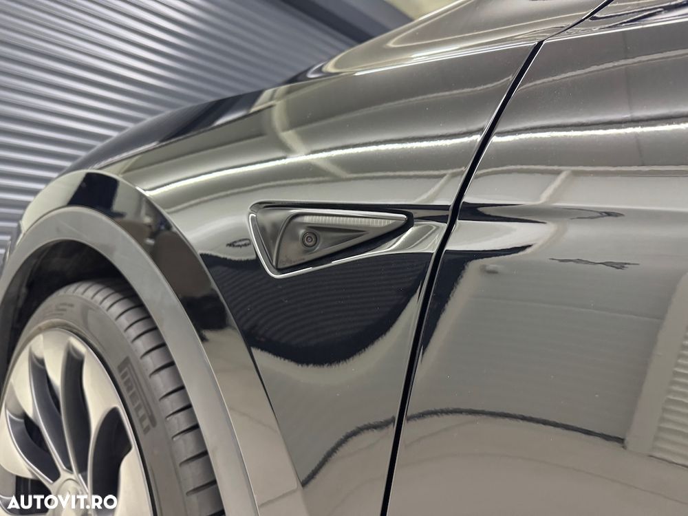 Tesla Model Y Performance Dual Motor AWD - 9