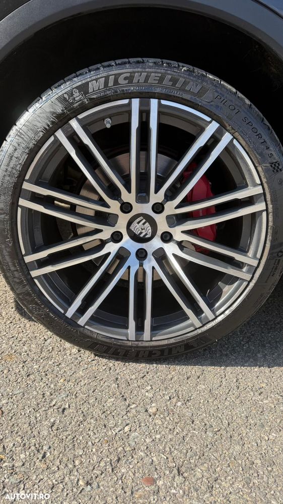 Porsche Cayenne 4.8 L Turbo - 11