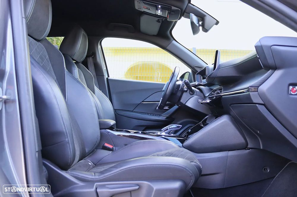 Peugeot 2008 1.2 PureTech GT EAT8 - 32