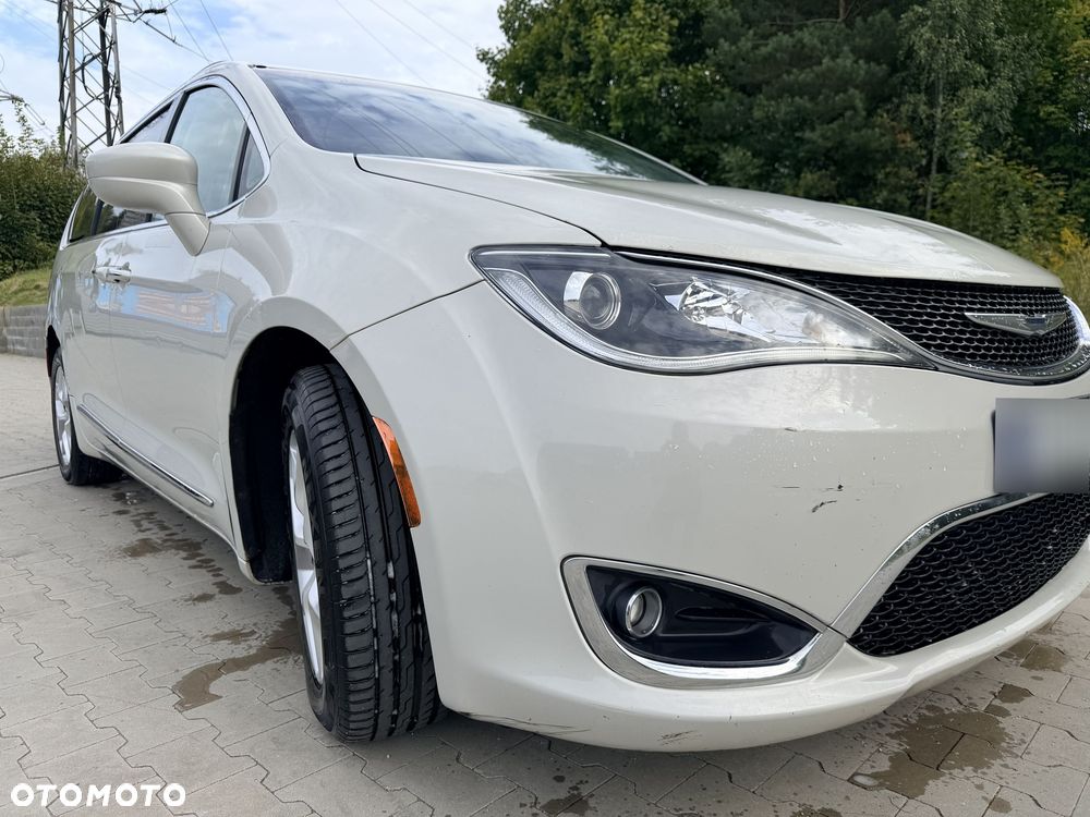 Chrysler Pacifica - 19