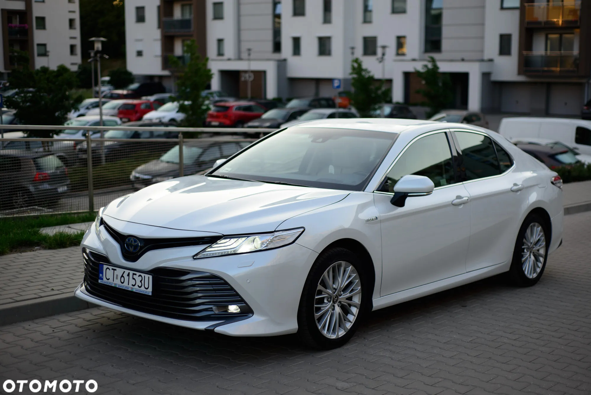 Toyota Camry 2.5 Hybrid Executive CVT - 2