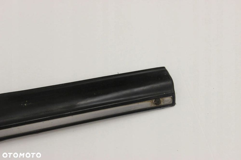 LISTWA DRZWI PRAWY PRZÓD GUMA CHROM MERCEDES W123 - 5