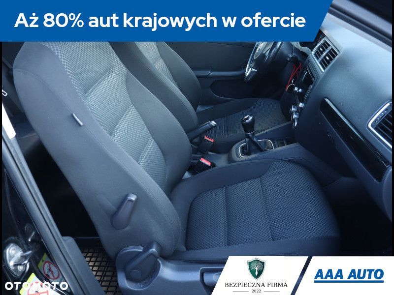 Volkswagen Jetta - 11