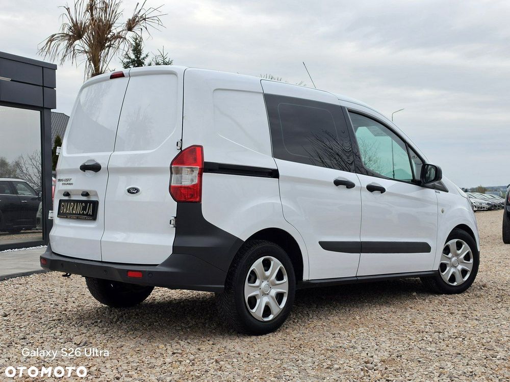 Ford Transit Courier - 27