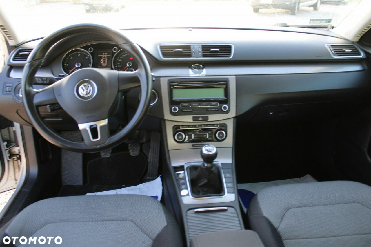 Volkswagen Passat - 27