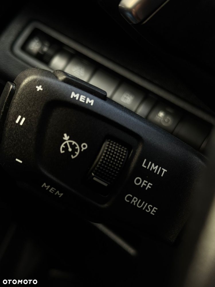 Peugeot 3008 1.6 PureTech HYbrid Allure S&S EAT8 - 14