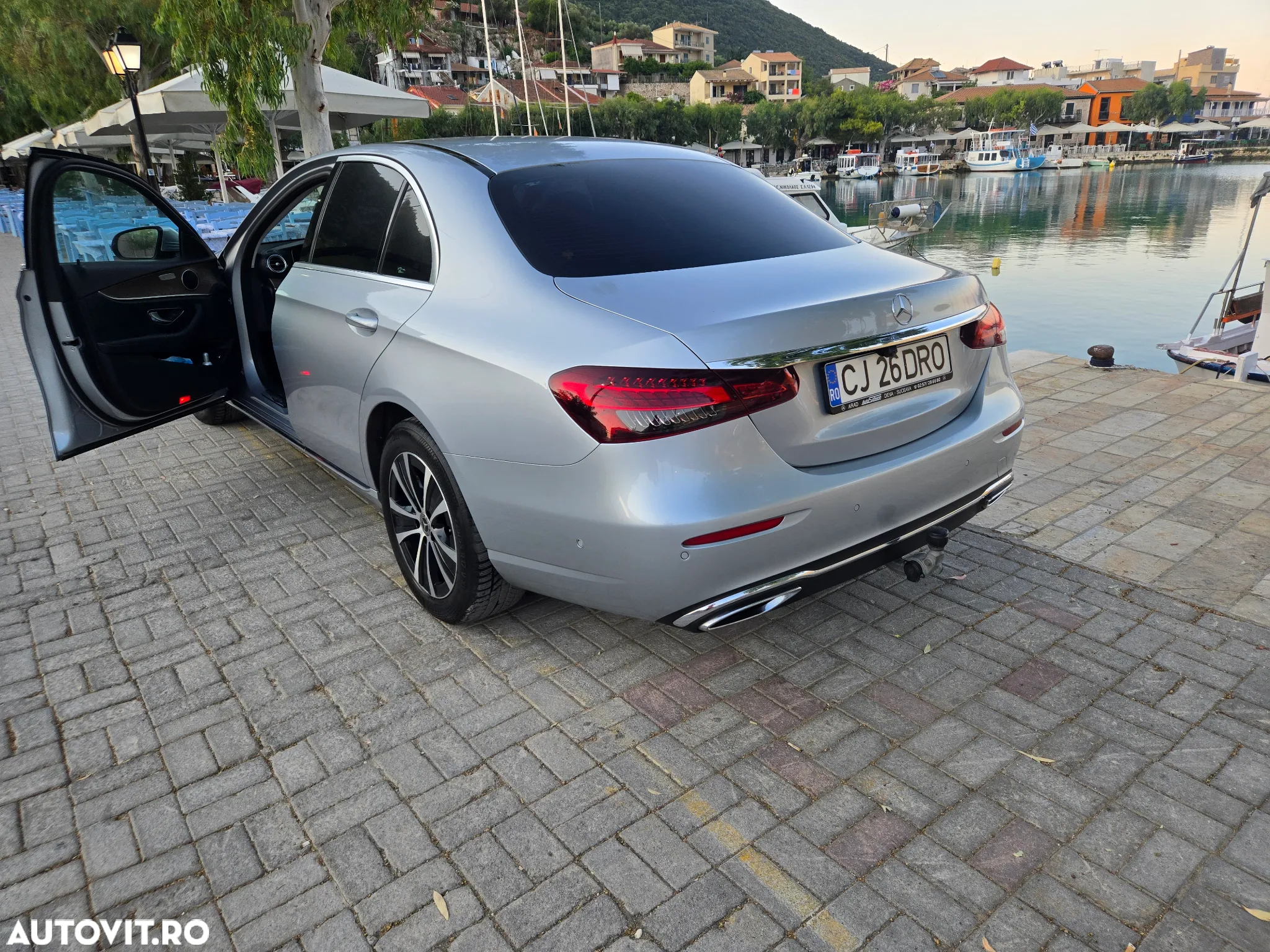 Mercedes-Benz E 220 d 4Matic T 9G-TRONIC - 30