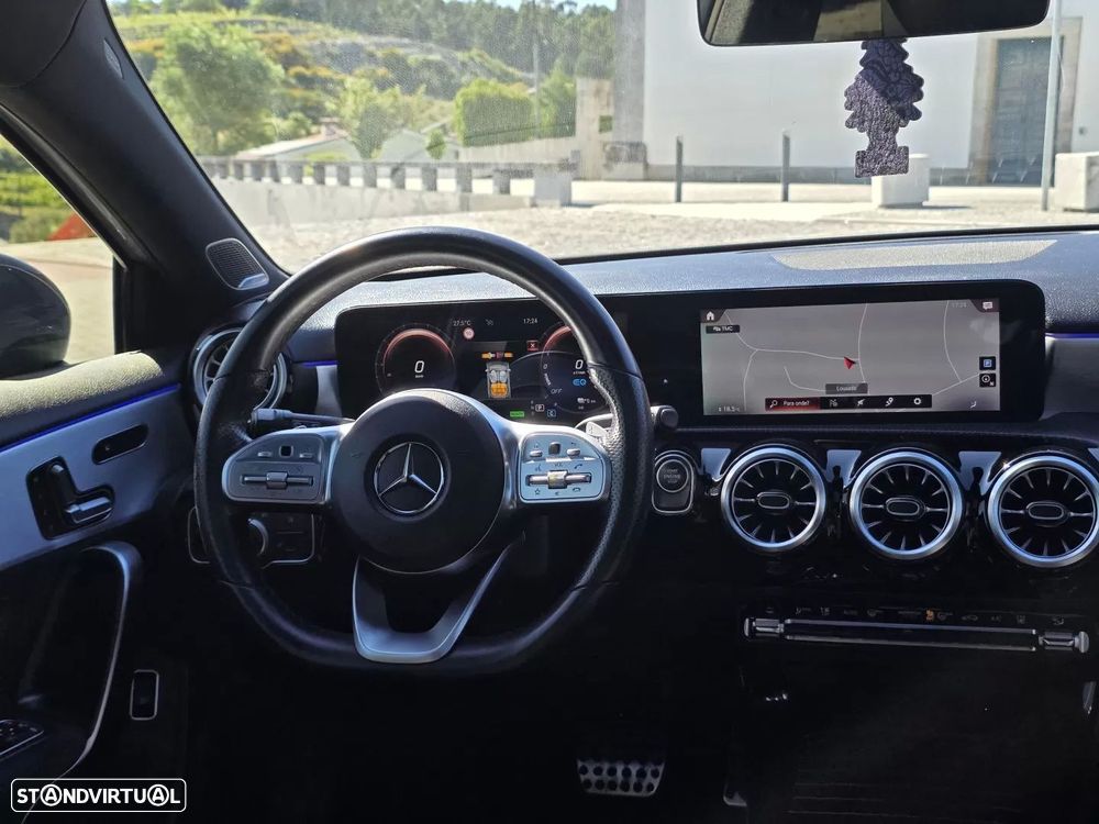 Mercedes-Benz A 250 e 8G-DCT AMG Line - 26