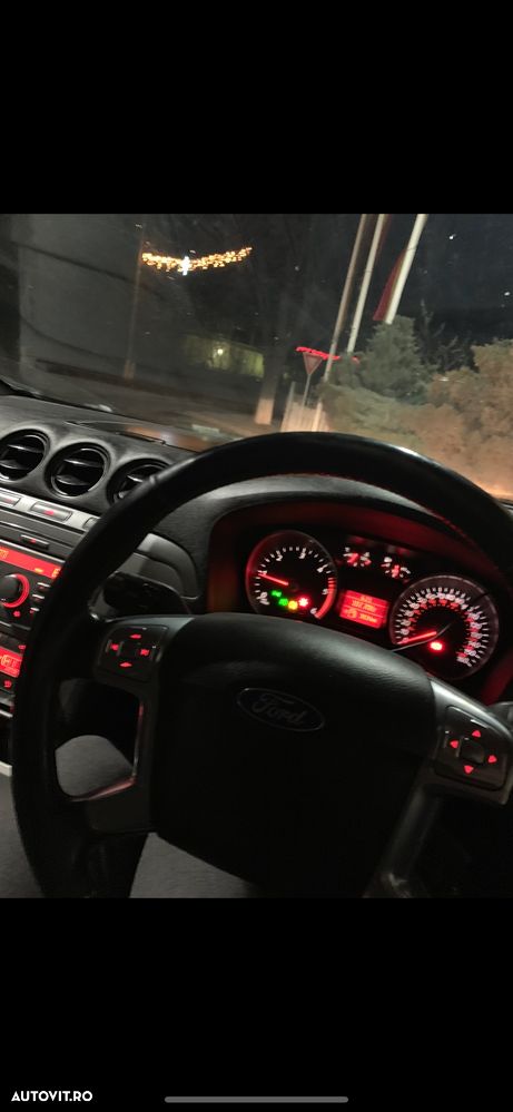 Ford S-Max 2010 photo 5
