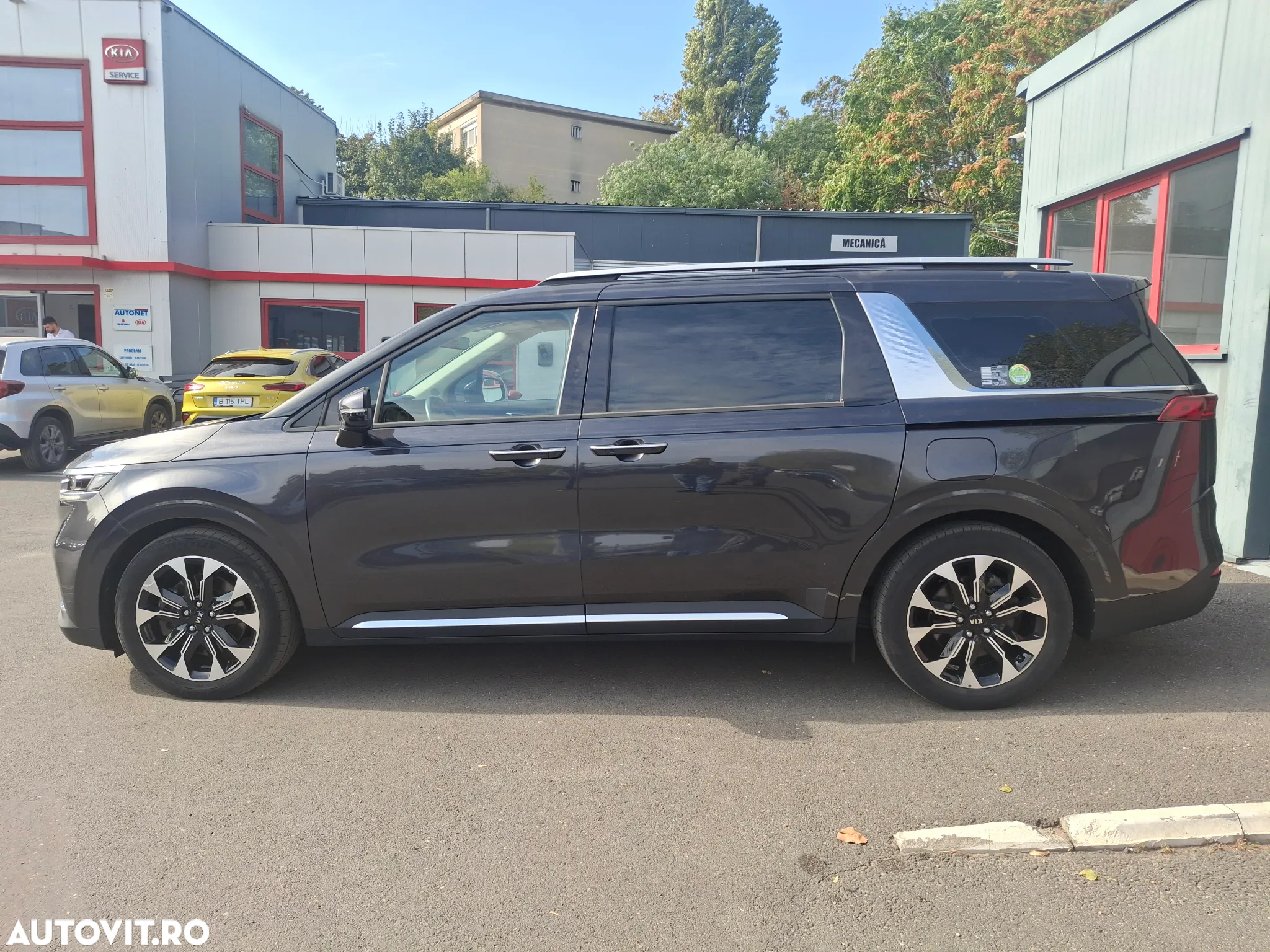 Kia Carnival - 3