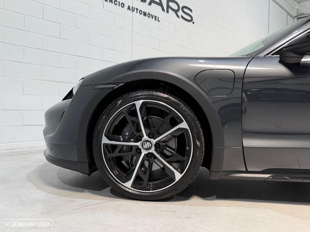 Porsche Taycan Cross Turismo 4 - 19