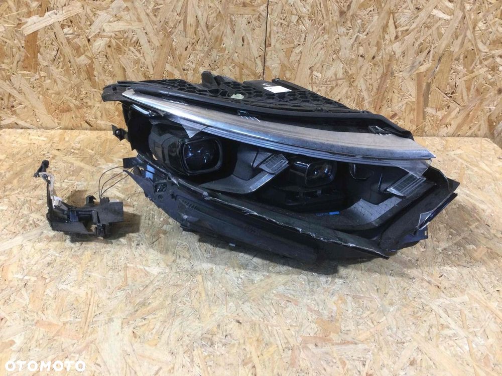 LAMPA PRAWA Mercedes EQS A2979067202