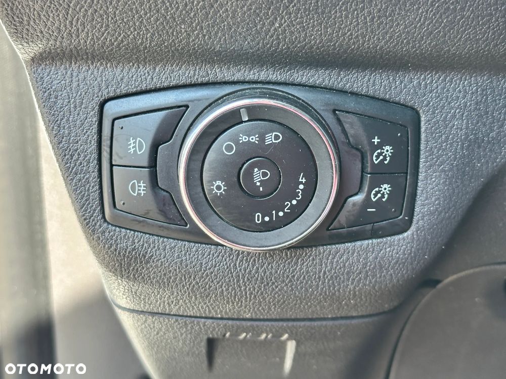 Ford Transit Courier - 14