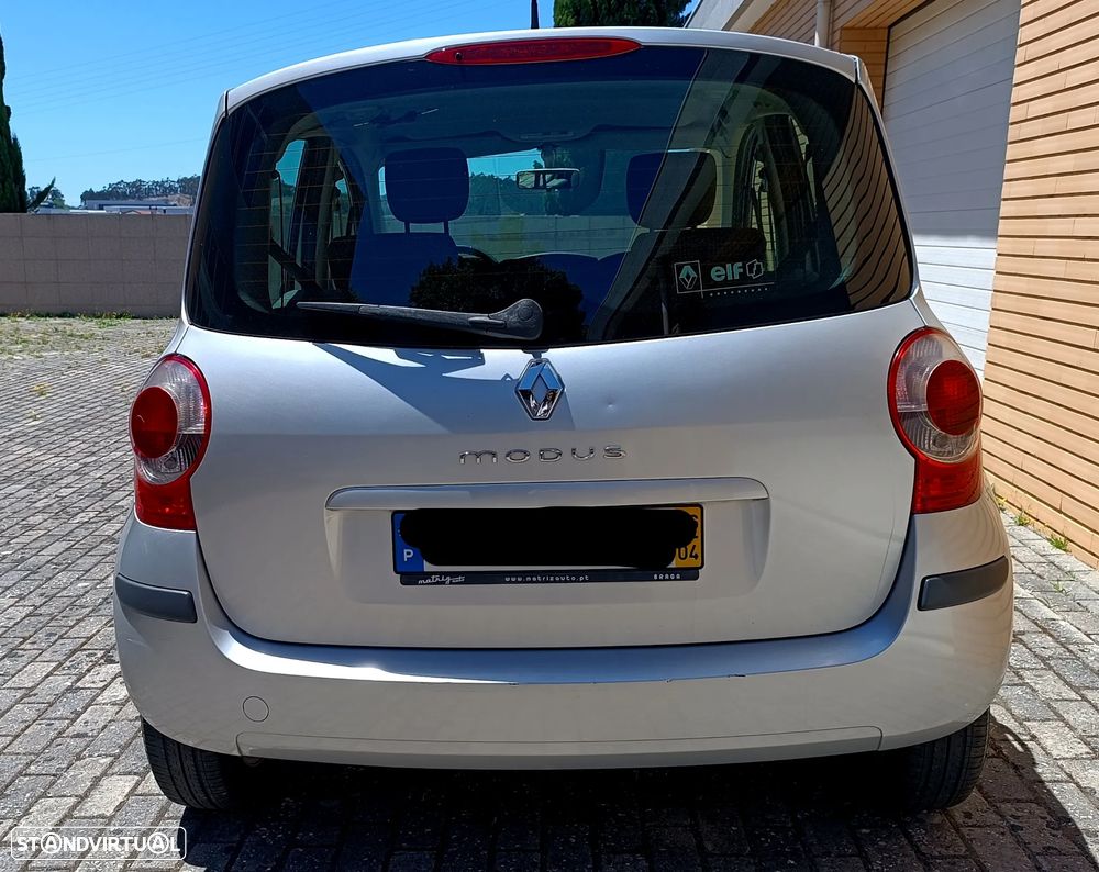 Renault Clio 1.2 16V Confort - 4