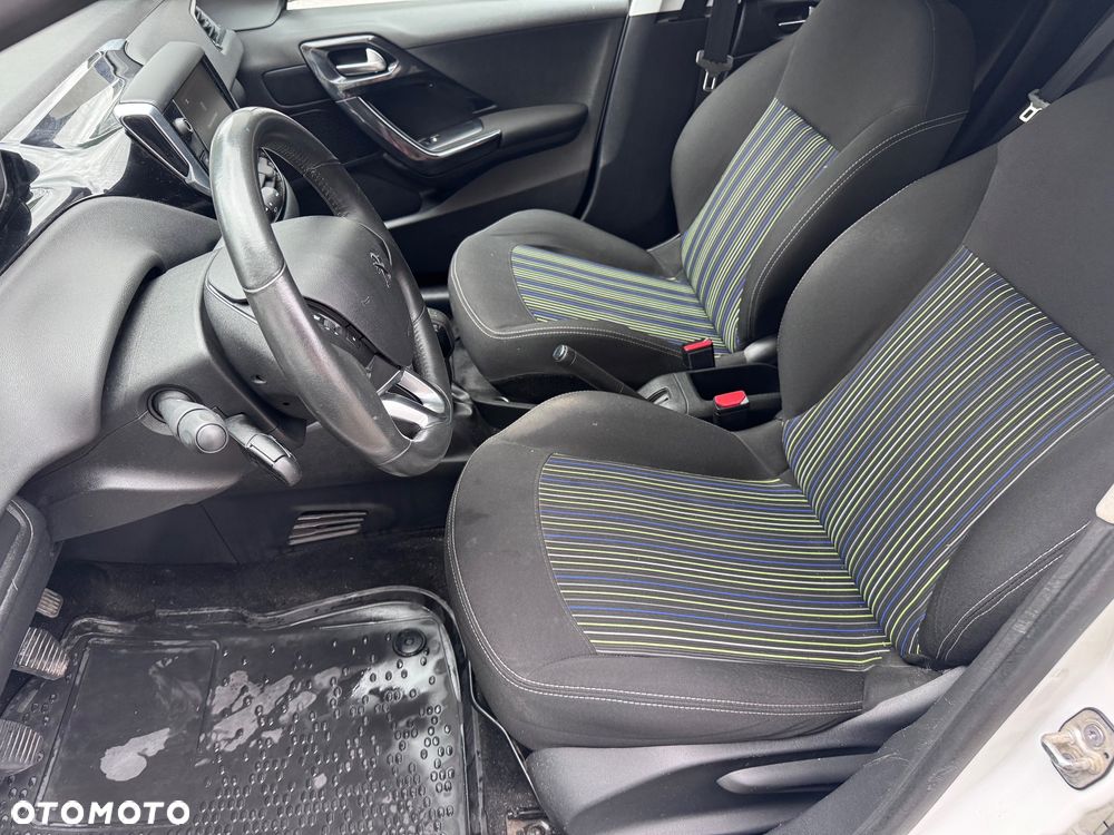 Peugeot 208 PureTech 82 Urban Move - 14