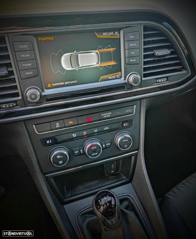 SEAT Leon 1.6 TDI S&S Style - 6