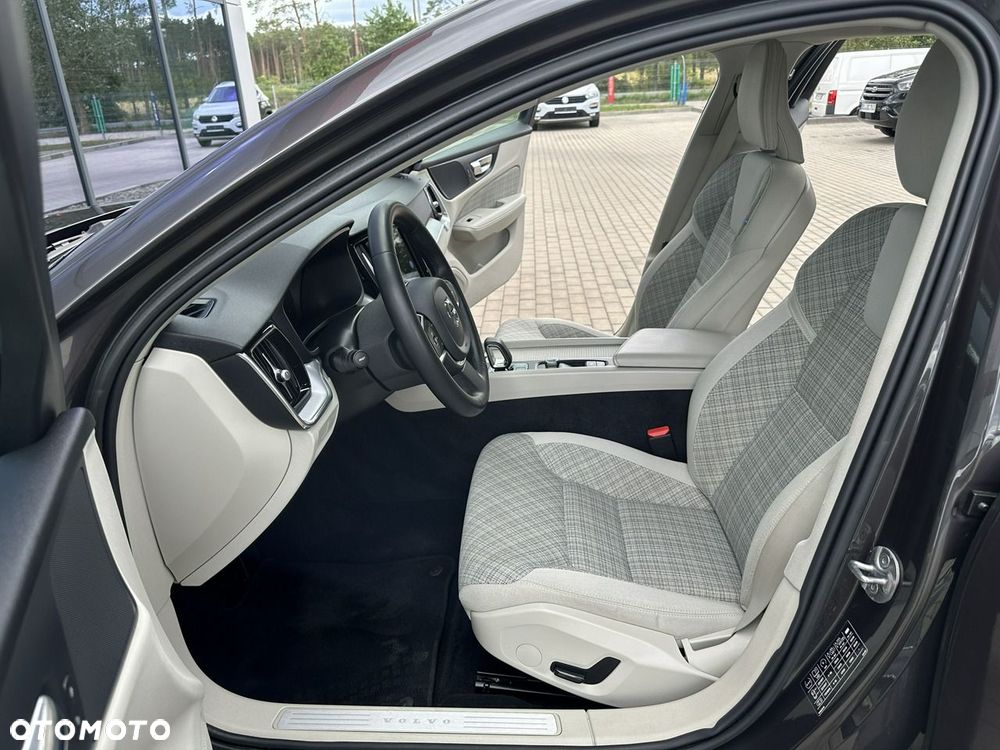 Volvo V60 B3 B DKG Essential - 11