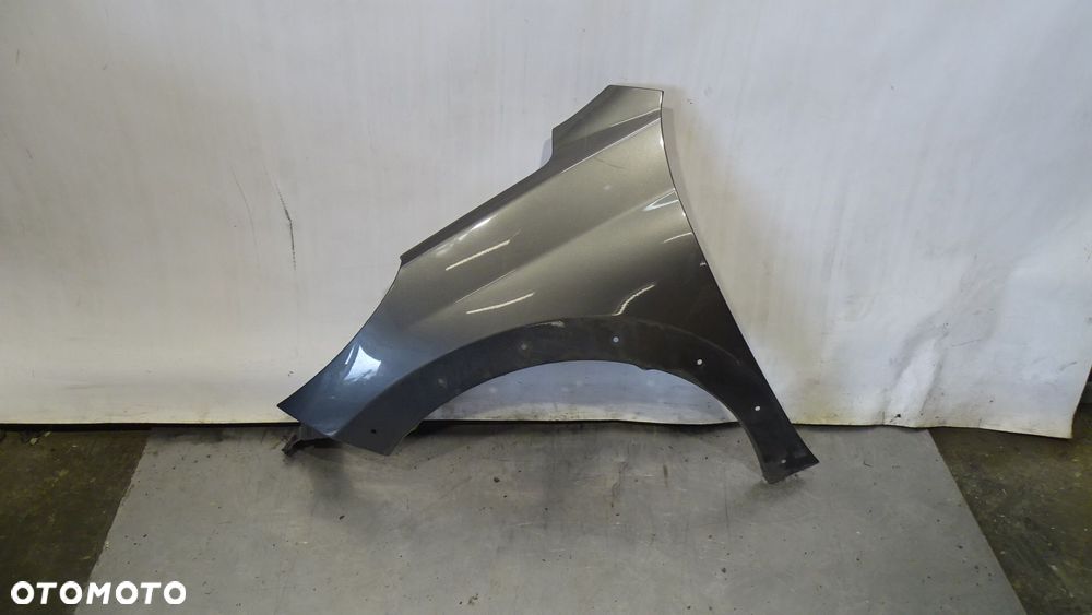 BŁOTNIK LEWY PRZEDNI PEUGEOT 207 1.6VTI SW KOL: KTQ - 1