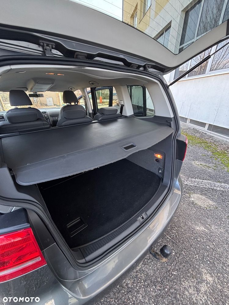 Volkswagen Touran - 23